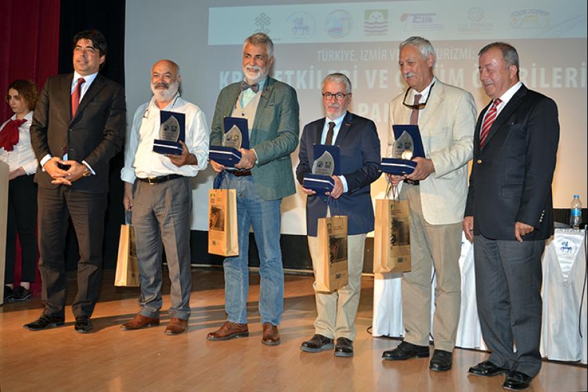 FOÇA TURİZMDEKİ KRİZE ÇÖZÜM ARIYOR