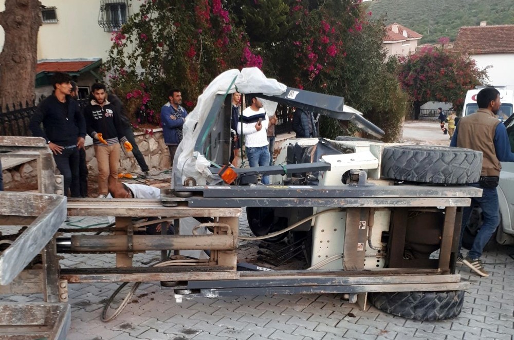 Devrilen forkliftin sürücüsü hayatını kaybetti