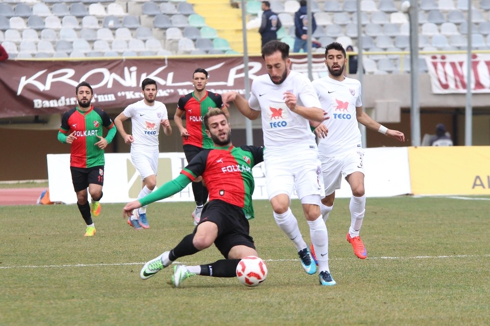 TFF 2. Lig: Karşıyaka: 0 - Bandırmaspor: 0