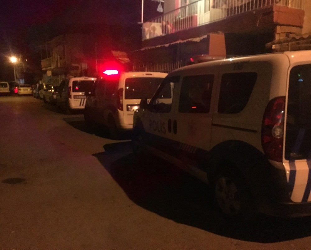 (Düzeltme) İzmir’de silahlı kavga: 4 yaralı