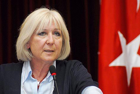 Banu Avar Karşıyaka’ya konuk oluyor