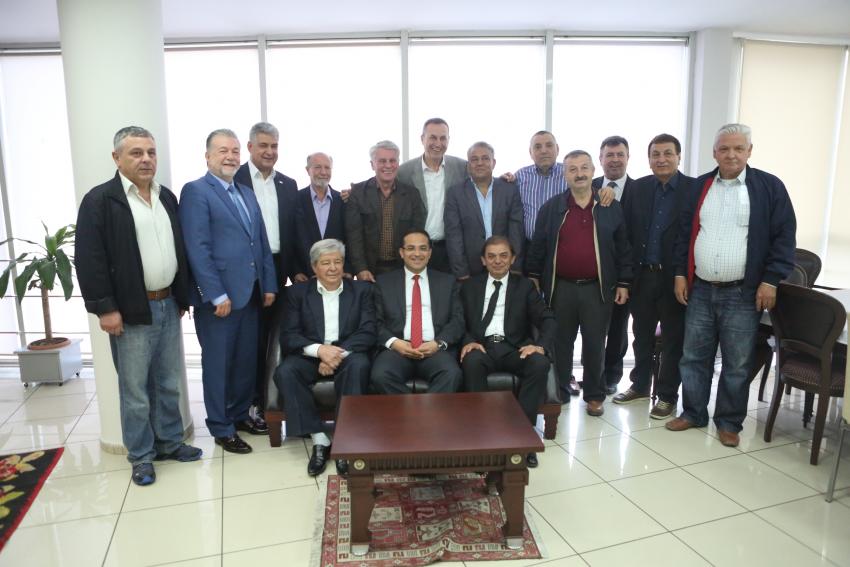 Bornova Belediyesi esnafın yanında