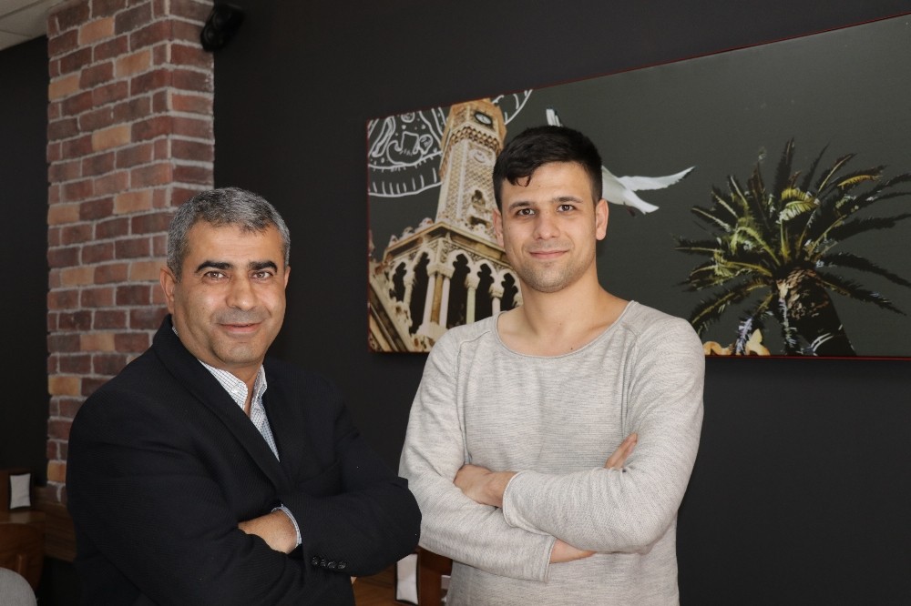 GARSON OLARAK GİRİP PATRON OLARAK ÇIKIYORLAR!