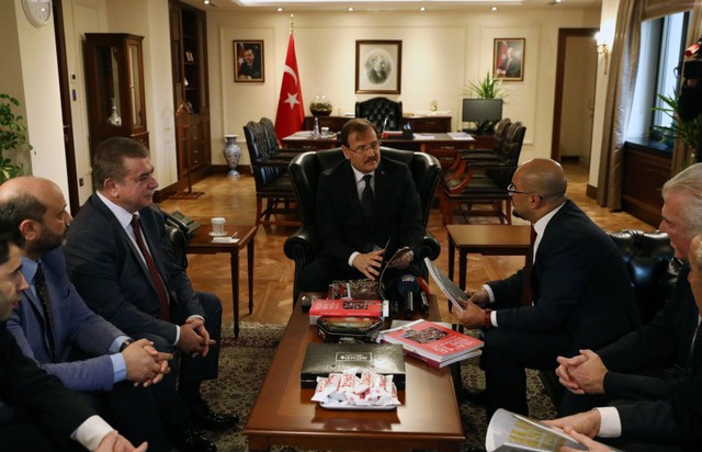 Başbakan Yardımcısı Çavuşoğlu, Türkiye Foto Muhabirleri Derneği heyetini kabul etti