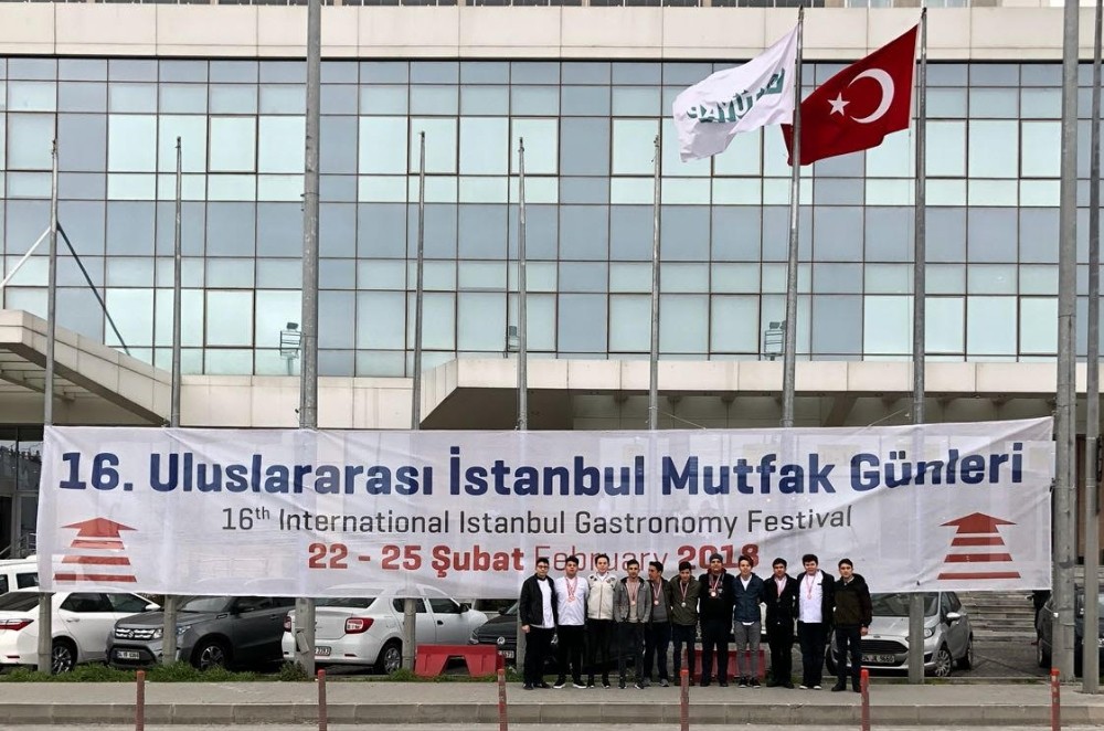 Çeşmeli genç aşçılar İstanbul’dan 24 ödülle döndü