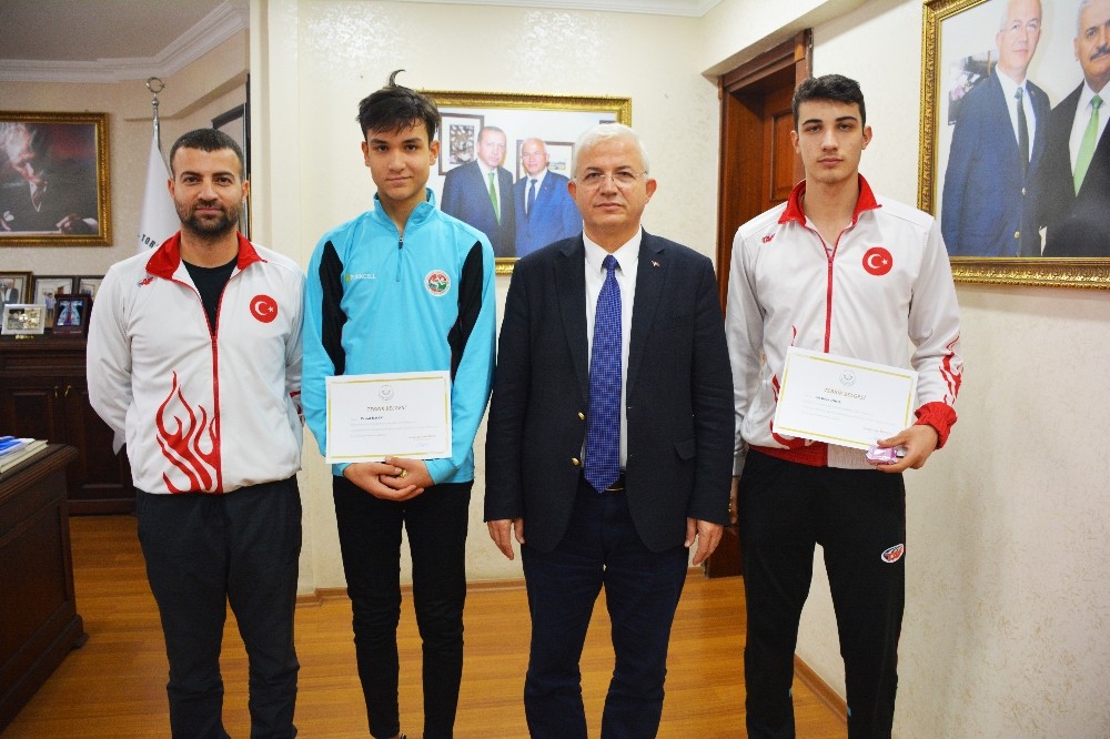 Torbalı’nın altın sporcularına altın ödül