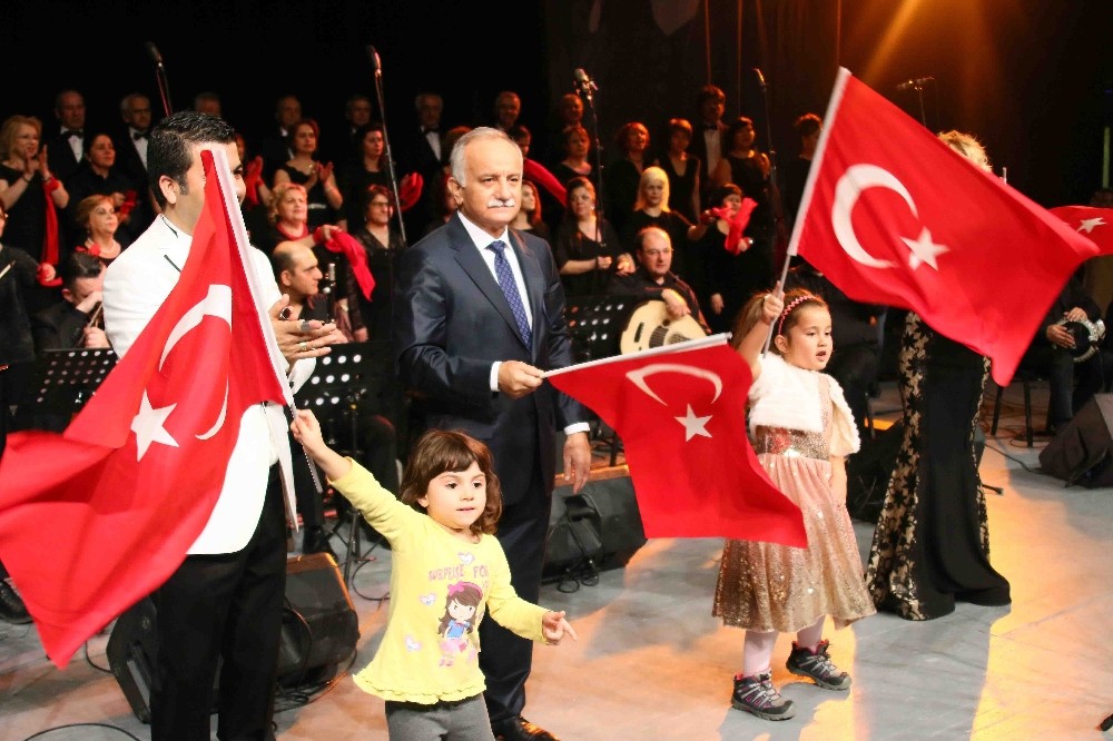Bayraklı’da sevenler için özel konser