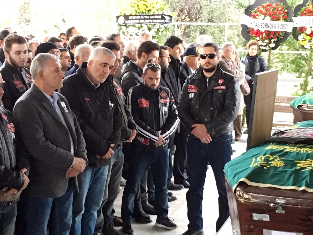 Motosiklet tutkunu genci son yolculuğuna yüzlerce arkadaşı uğurladı