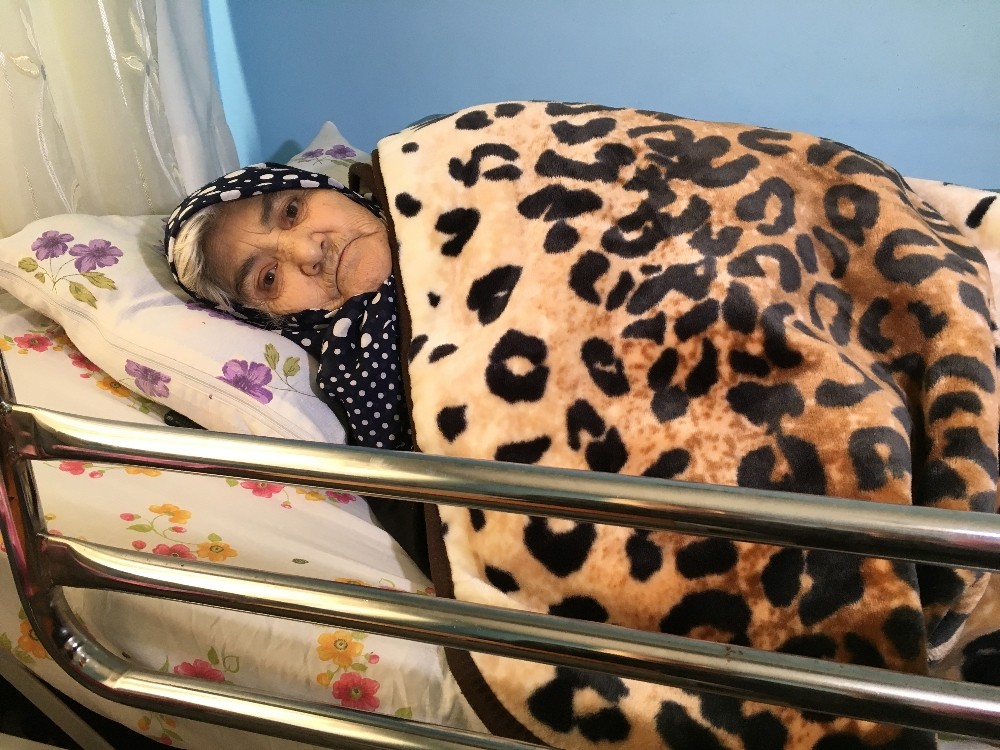 (Özel haber) Yürüyerek gittiği hastaneden sedyeyle çıktı