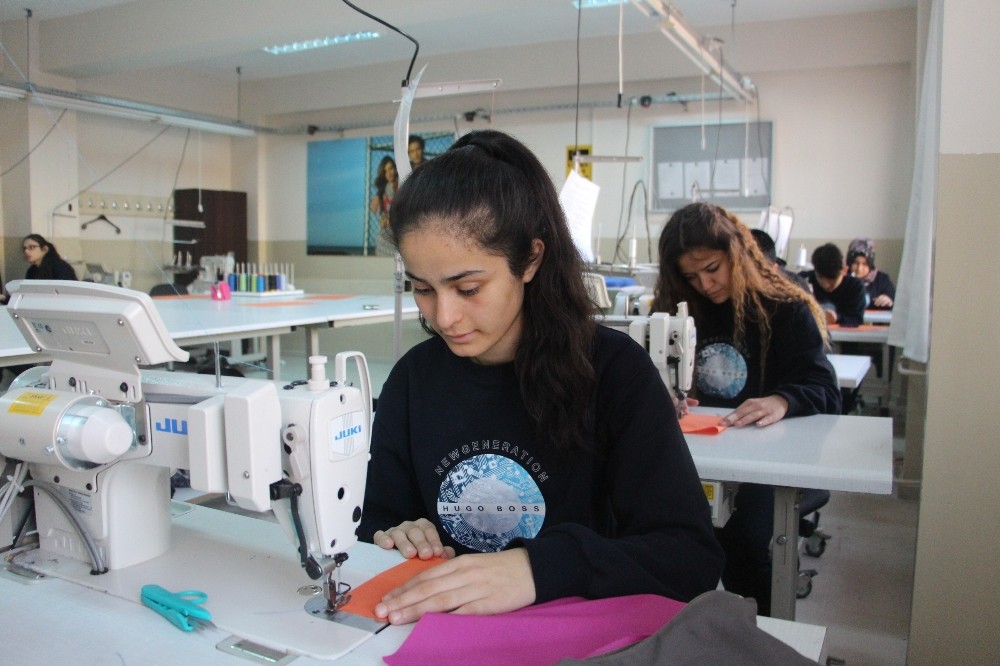 İzmir’de mesleki eğitime Hugo Boss desteği