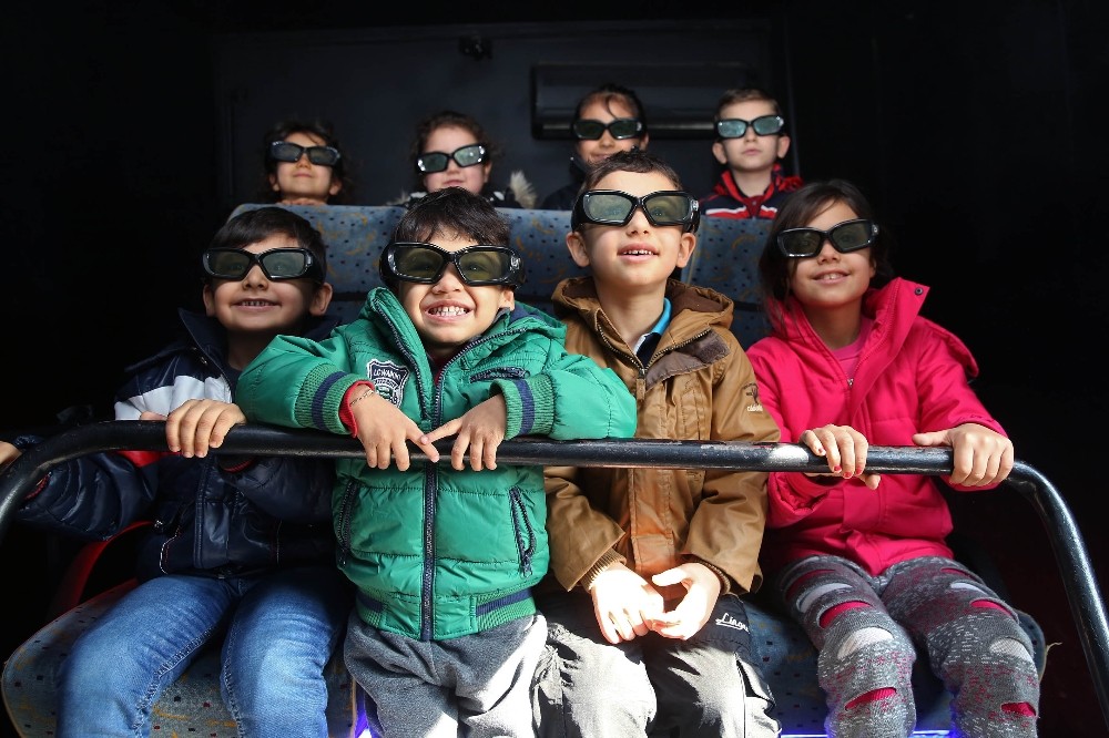 Buca’nın karne hediyesi 12 boyutlu film gösterimi