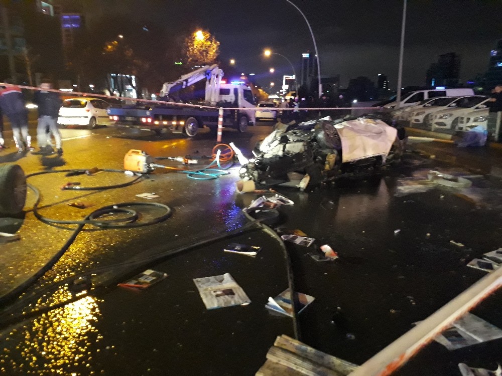 Alev alan otomobilde sıkışan sürücü hayatını kaybetti