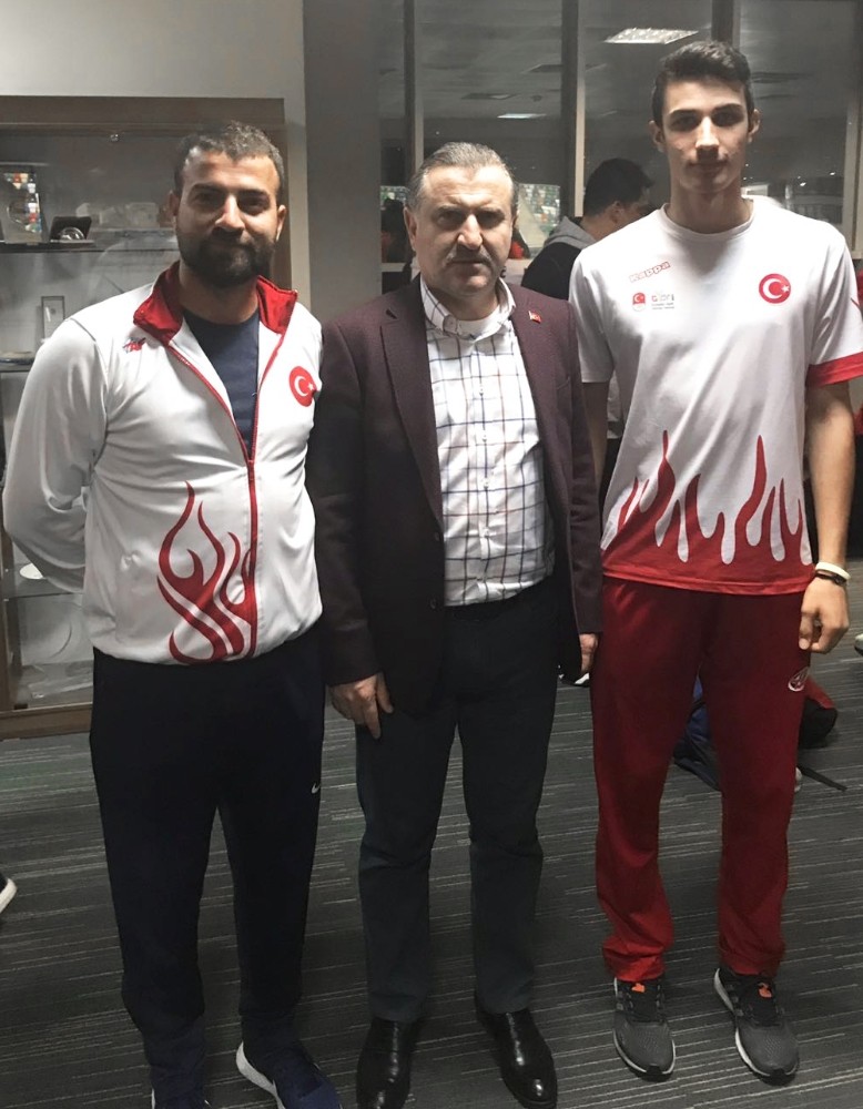Bakandan Torbalı’nın yıldızına tebrik
