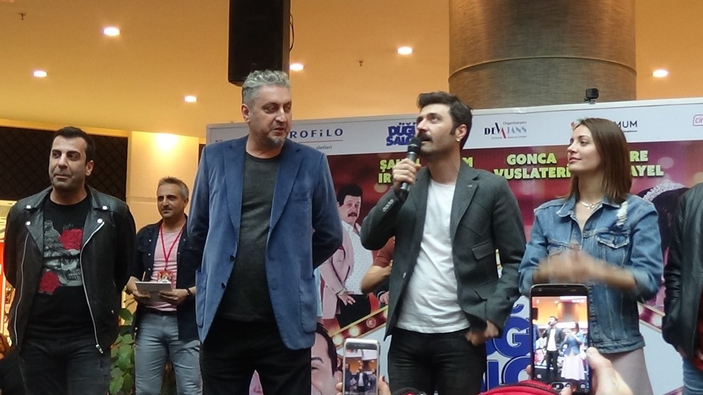 Düğüm Salonu’nun İzmir galasına büyük ilgi