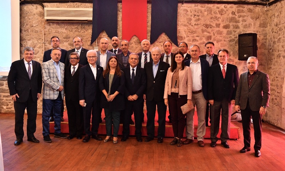 İzmir’de ikinci zirve