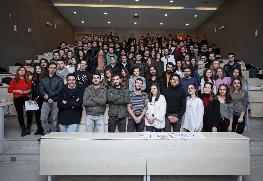 Üniversiteli abla ve ağabeylerinden ilk ve ortaöğretim öğrencilerine hediye kitap