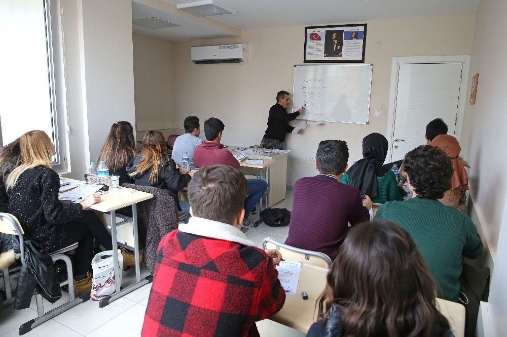 Buca’da bin 120 öğrenciye ders desteği