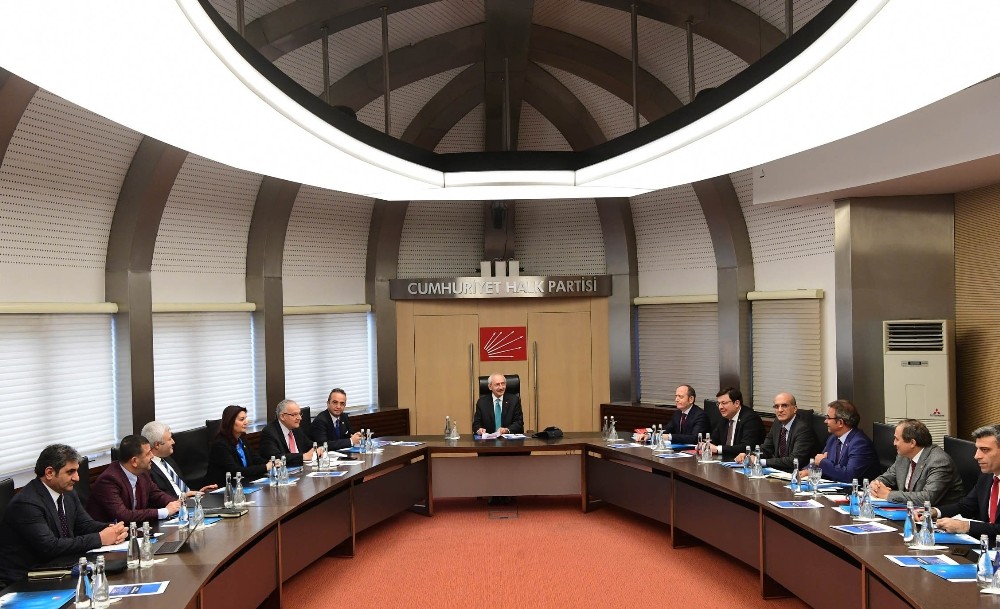 Kılıçdaroğlu, yeni MYK üyeleriyle bir araya geldi