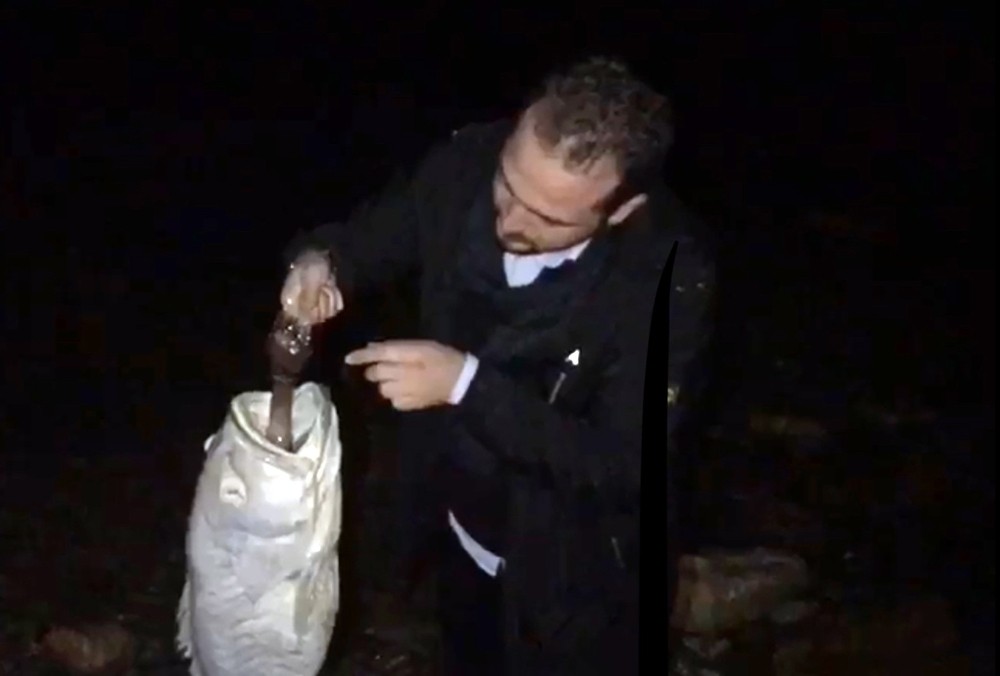 NESLİ TÜKENMESİN DERKEN PET ŞİŞE KURBANI OLDU