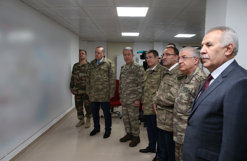 Cumhurbaşkanı Erdoğan, Hatay’daki harekat merkezinden askerlere konuştu