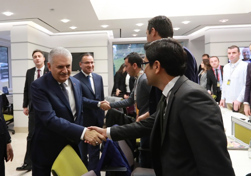 Başbakan Yıldırım, ’10 Ocak Çalışan Gazeteciler Günü’ dolayısıyla Başbakanlık muhabirleriyle bir araya geldi
