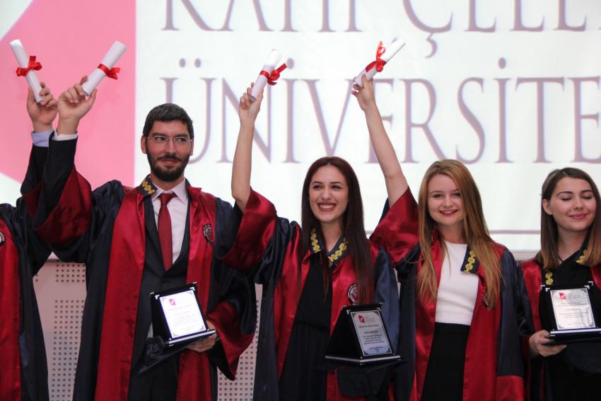 İKÇÜ’NÜN İLK MÜHENDİSLERİ ALANDA