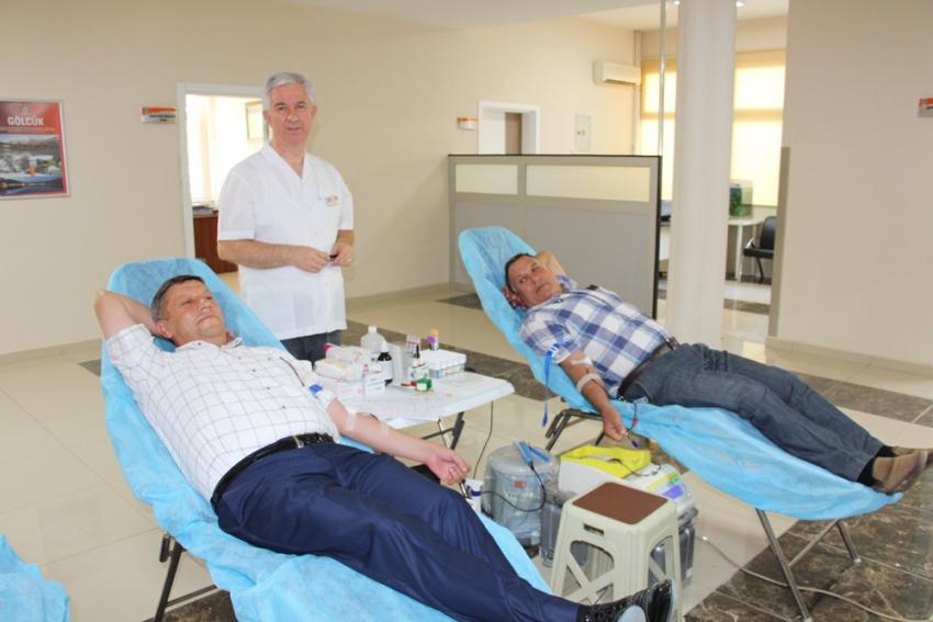 Ödemiş Belediye çalışanlarından Kızılay'a destek devam ediyor 