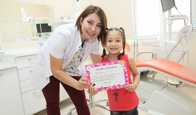 Renkli dişler mutlu gülüşler!