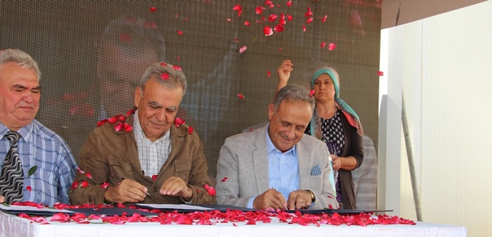 ÖDEMİŞLİ ÜRETİCİNİN YÜZÜNÜ GÜLDÜREN İMZA!