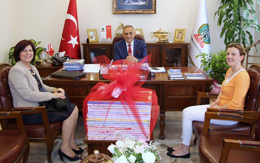 Belediye Binası duvarları renklendi