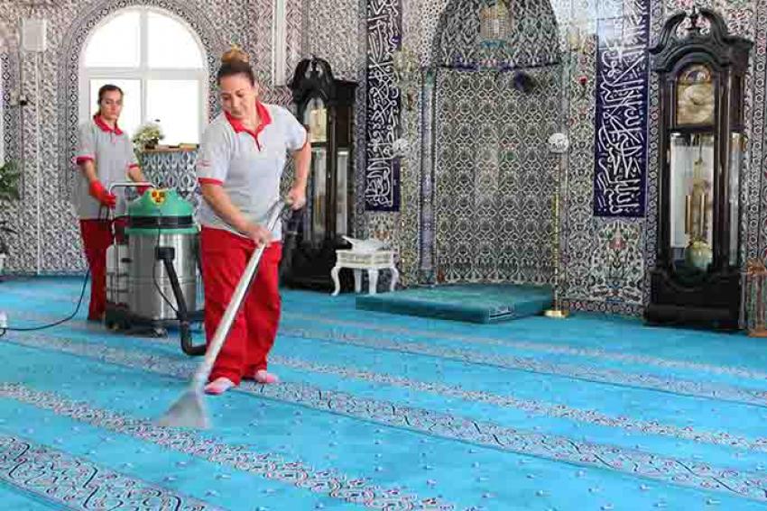 BAYRAKLI'DA 11 NOKTADA HER GÜN 4 BİN KİŞİYE İFTAR