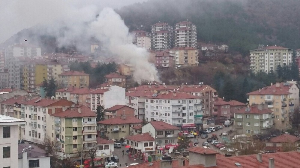 Ankara’da yangın itfaiyeyi alarma geçirdi