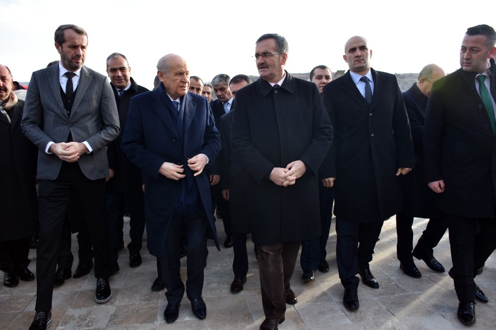 MHP Lideri Bahçeli, Ülkücü Şehitler Anıtını ziyaret etti