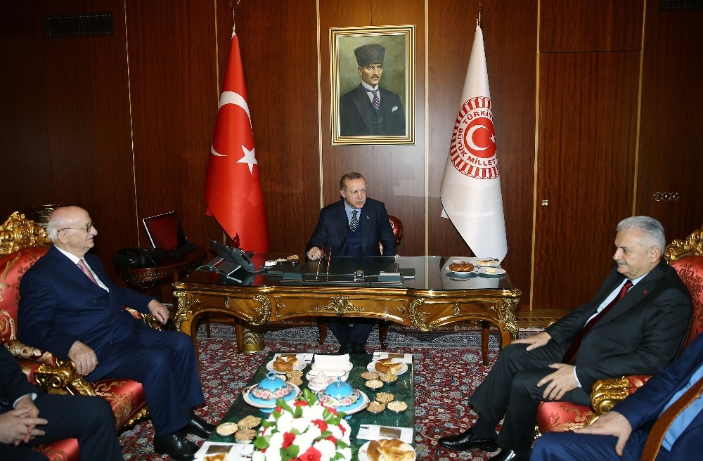Cumhurbaşkanı Erdoğan, Meclis Başkanı Kahraman ve Başbakan Yıldırım ile bir araya geldi