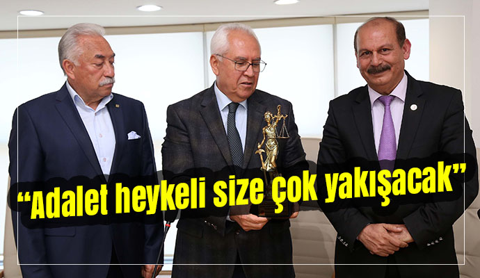 Adaletli Başkan’a “Adalet Heykeli”