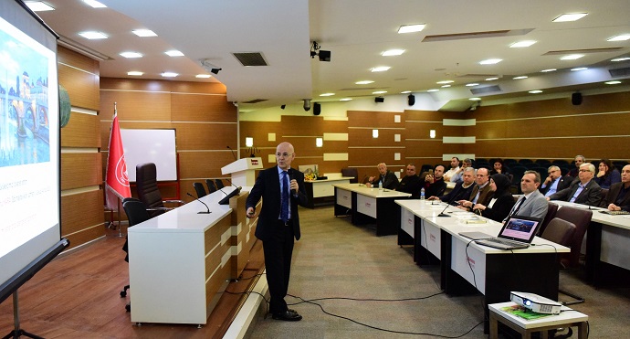 Dr. Keramettin Şar, söyleşi ve imza gününde Bornovalılar ile buluştu