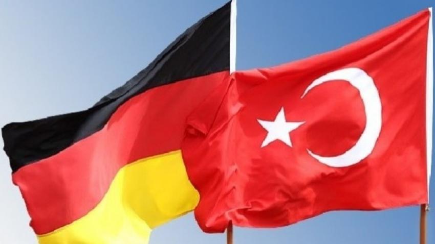 ALMANYA GURBETÇİLERİN HESAPLARINI BLOKE ETTİ 