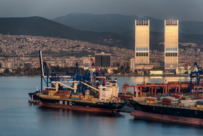 İZMİR’İN GELECEĞİ İÇİN LİMANA SAHİP ÇIKALIM”