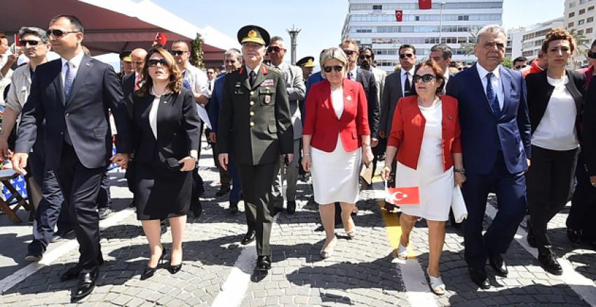İZMİR'DE 19 MAYIS ÇOŞKUSU