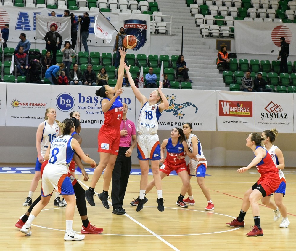 Bornova Becker evinde mağlup oldu