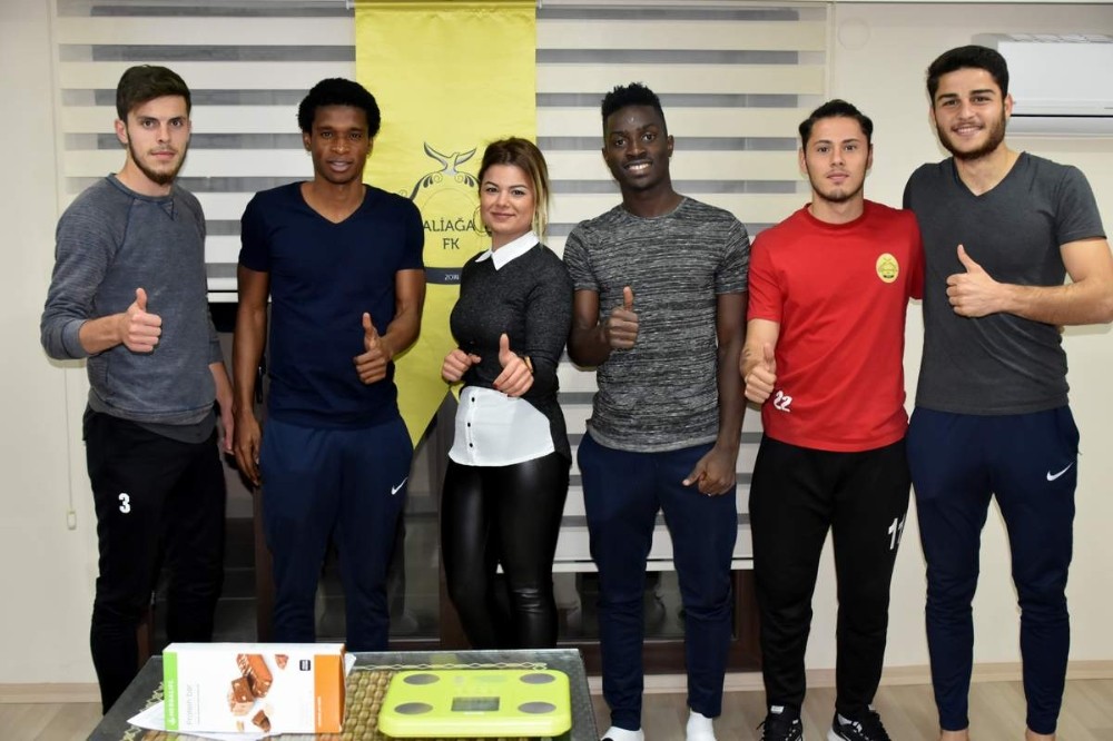 Aliağasporlu futbolculara yağ ölçümü