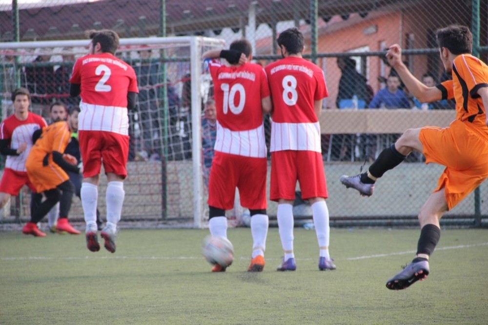 Gençler kupa için yarıştı