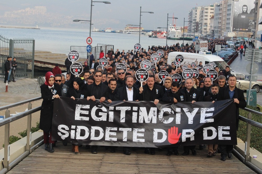 Eğitimciler şiddete karşı yürüdü