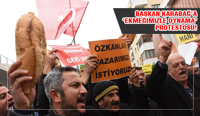 PAZARCIDAN BAYRAKLI'YA SİYAH ÇELENK