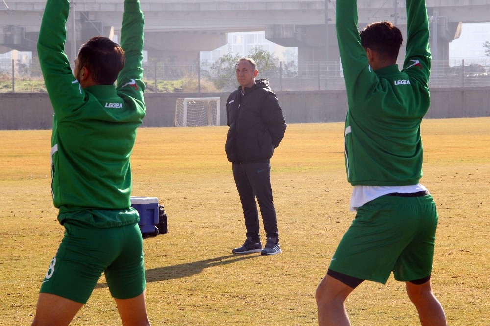 Halim Okta: “İkinci yarı çok maç kazanan, çok gol atan bir Karşıyaka olacak”