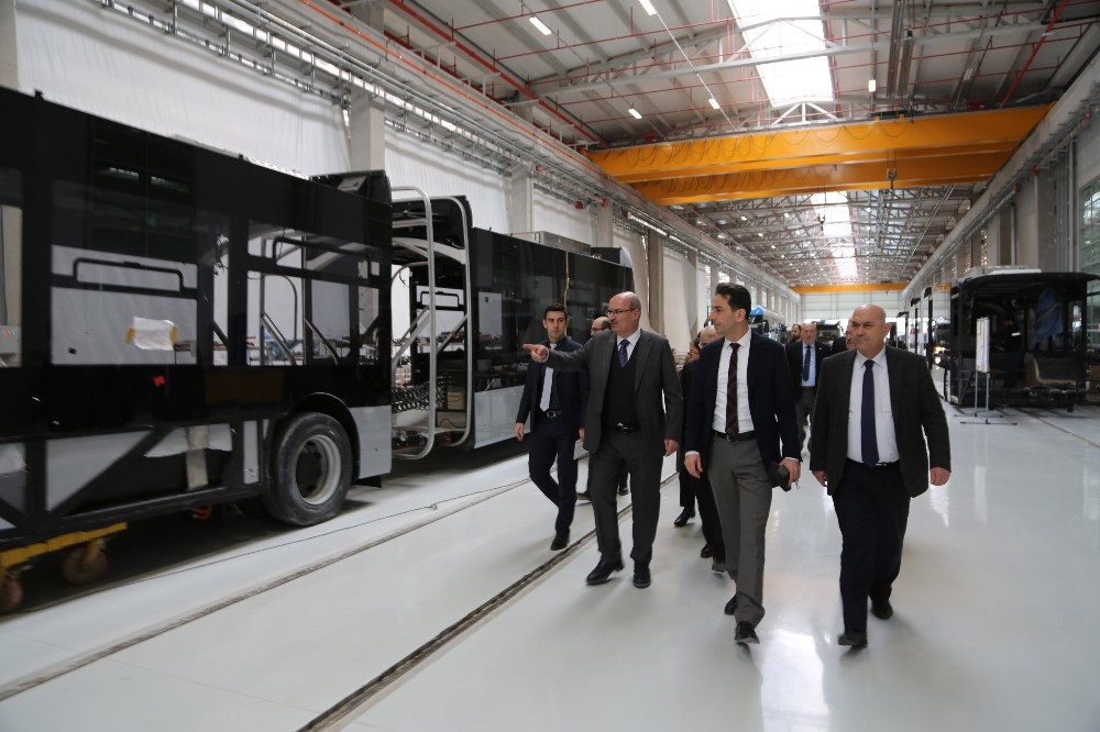 ATO Başkanı Baran, Türkiye’nin ilk ihraç edilecek metro araçlarını inceledi
