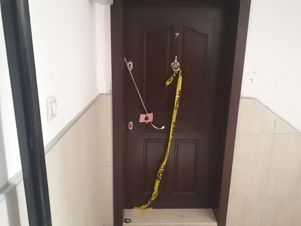 Çocuğunun gözü önünde karısını öldürdü