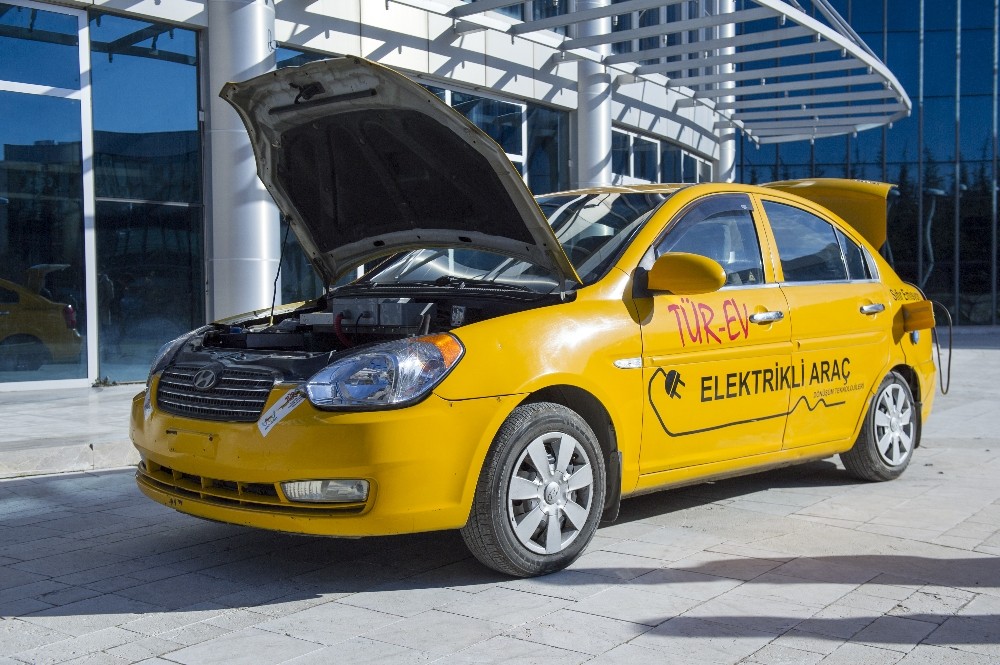 (Özel) Türkiye’de ilk elektrikliye dönüştürülen otomobil ‘TÜR-EV’, öğrenciler gözüyle tekrar şekillenecek

