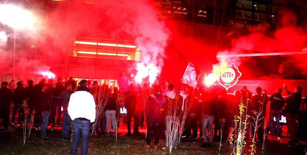 Altay, İzmir’de Şampiyonlar gibi karşılandı