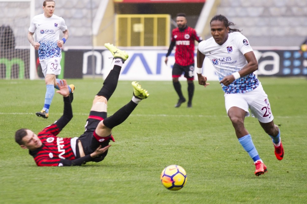 Spor Toto Süper Lig: Gençlerbirliği: 0 - Trabzonspor: 0 (İlk yarı)
